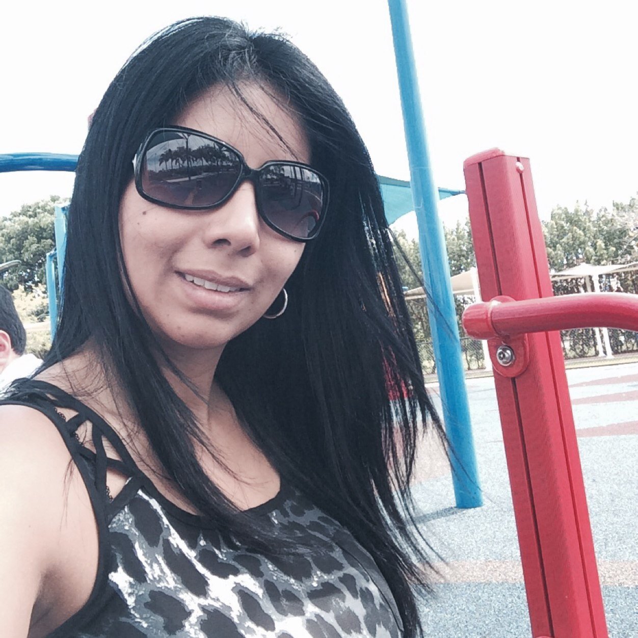 Venezolana, Contador Publico, Casada con Juan Carlos Cedeño y mama de Daniela Paola e Isabella Sophia