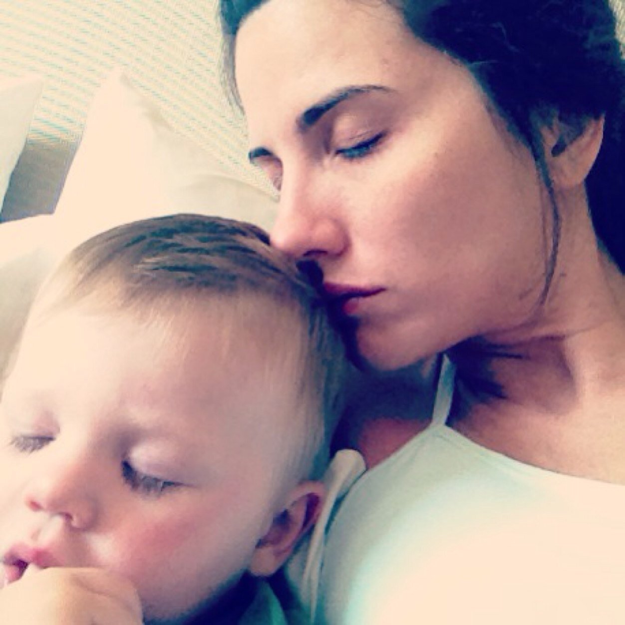 mom, wife, sister, coffee lover, treasure hunter, obsessed foodie, party planner.