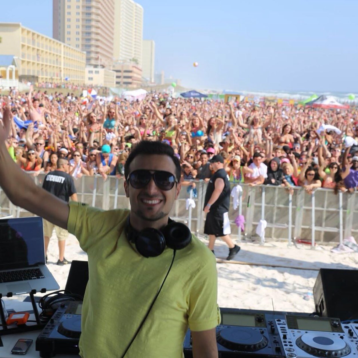 • International DJ / Producer • Radio Javan • iHeartRadio Jamn 95.7 •Tao Group Las Vegas Resident • https://t.co/CytJGGchW4 for bookings