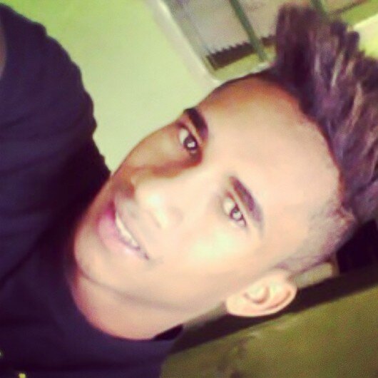 E a vida passa , pessoas saem da sua e outras pre- enchem esse vasio dixado ... 2013 quero cutir muito e que seja melhor que 2012 !!