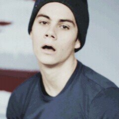 Eu acabei de te seguir, agora retribua o meu follow seguindo o @dylanobrienc POR FAVOR, obrigado! http://t.co/J8N1Xcy7iD