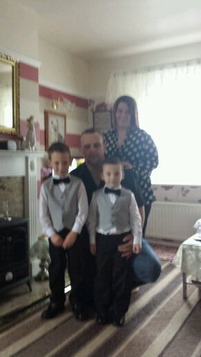 hayyy.. i have 1 moto n its LIVE..LIFE..LOVE.. loving mi bf n 2 boys x x