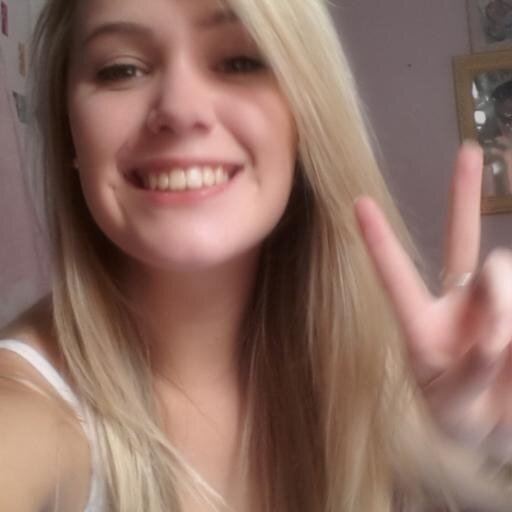 Sorria bonito e deixe os outros quererem descobrir qual é o segredo que faz você sorrir (: