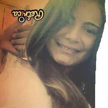 tenho 14 anos adoro minhas amigas adoro todos os tipos de musica e n sou falsa!