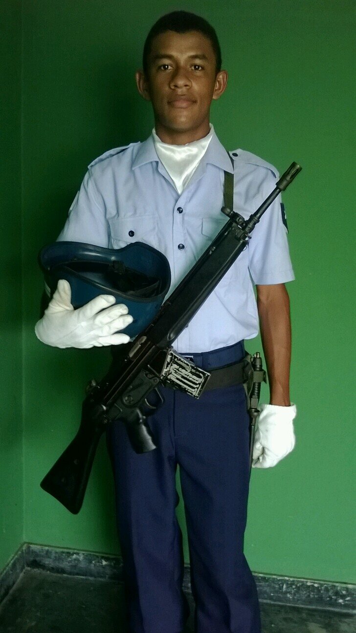 sempre calmo sempre legal sem me importar com cor religiao aparencia ou outras coisas