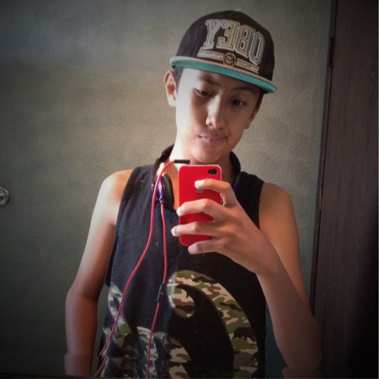 Follow me i follow back i edit pictures and im a beginner