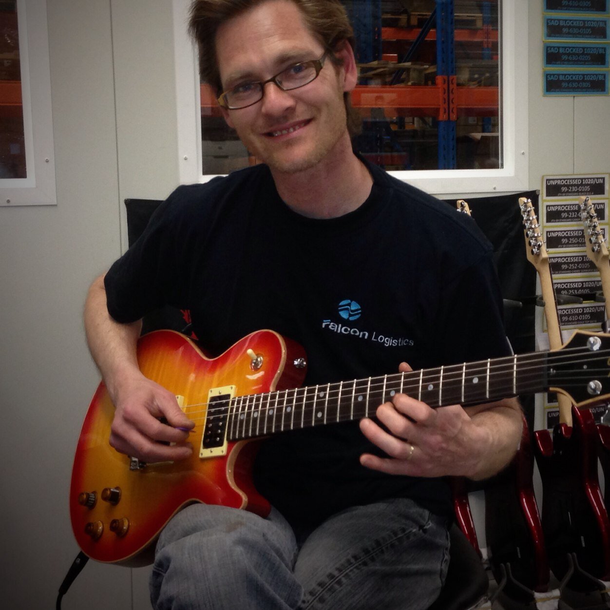 castorbb's profile picture. Tig lasser gitaarist hoefonderhoud en paganist