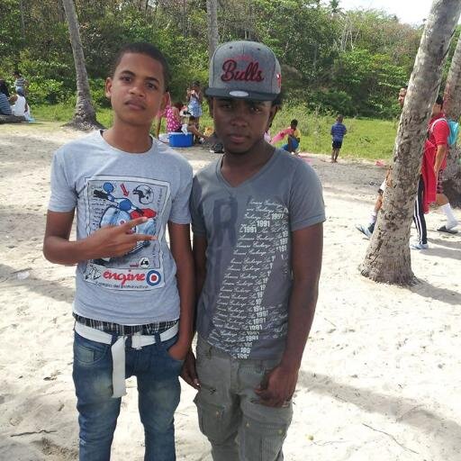 No Todo Lo k Brilla Es Oro Yo Soy La Prueba............Mejor qe YoOooO La Tierra Y Sabes que La EStoi Pisando