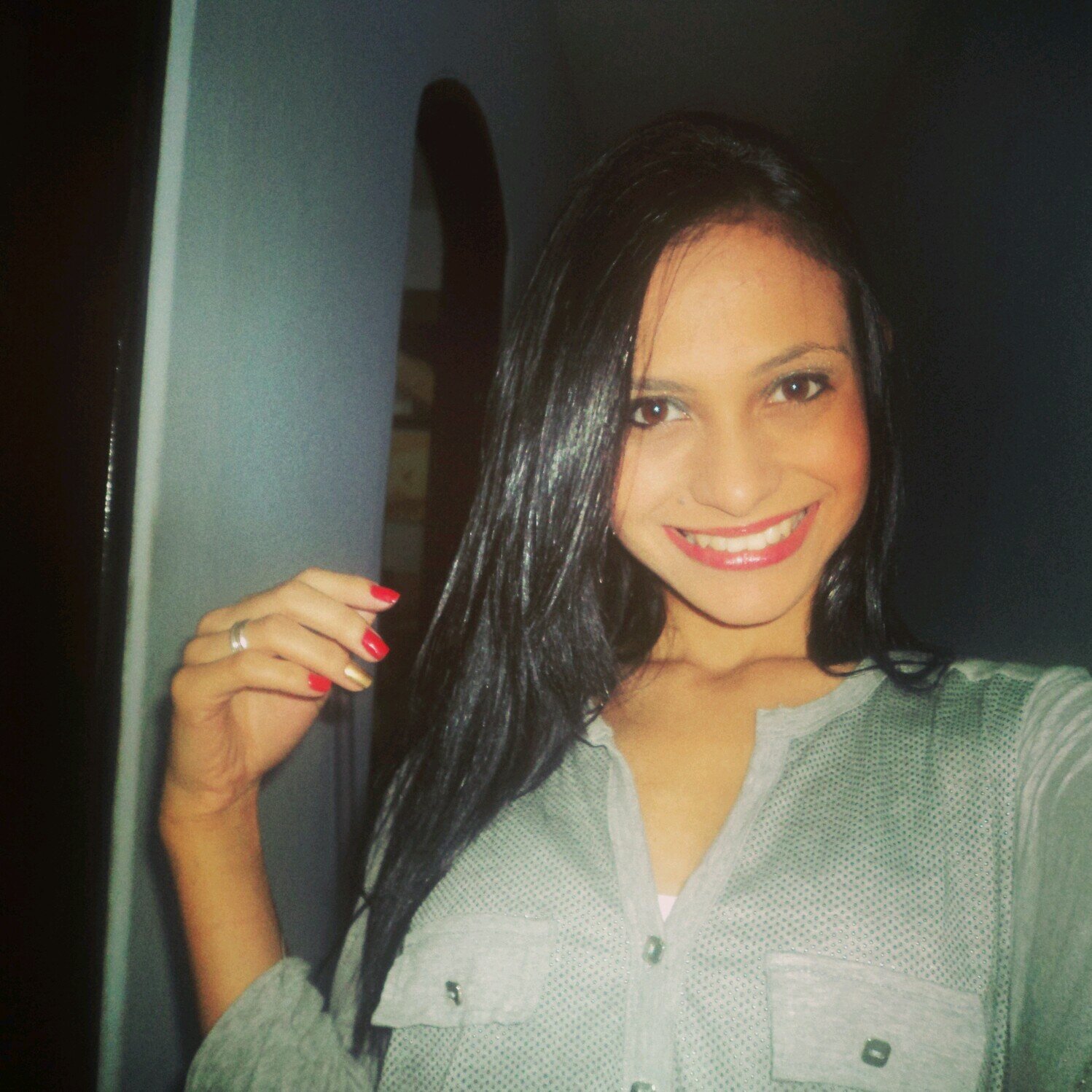 Uma menina que sempre quer o melhor das pessoas, sempre em busca de novas aventuras, tenta ser forte por mais que algo incomoda,Follow-me saberá mais de mim!