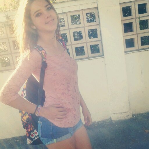 16. siempre sonriendo ツ.