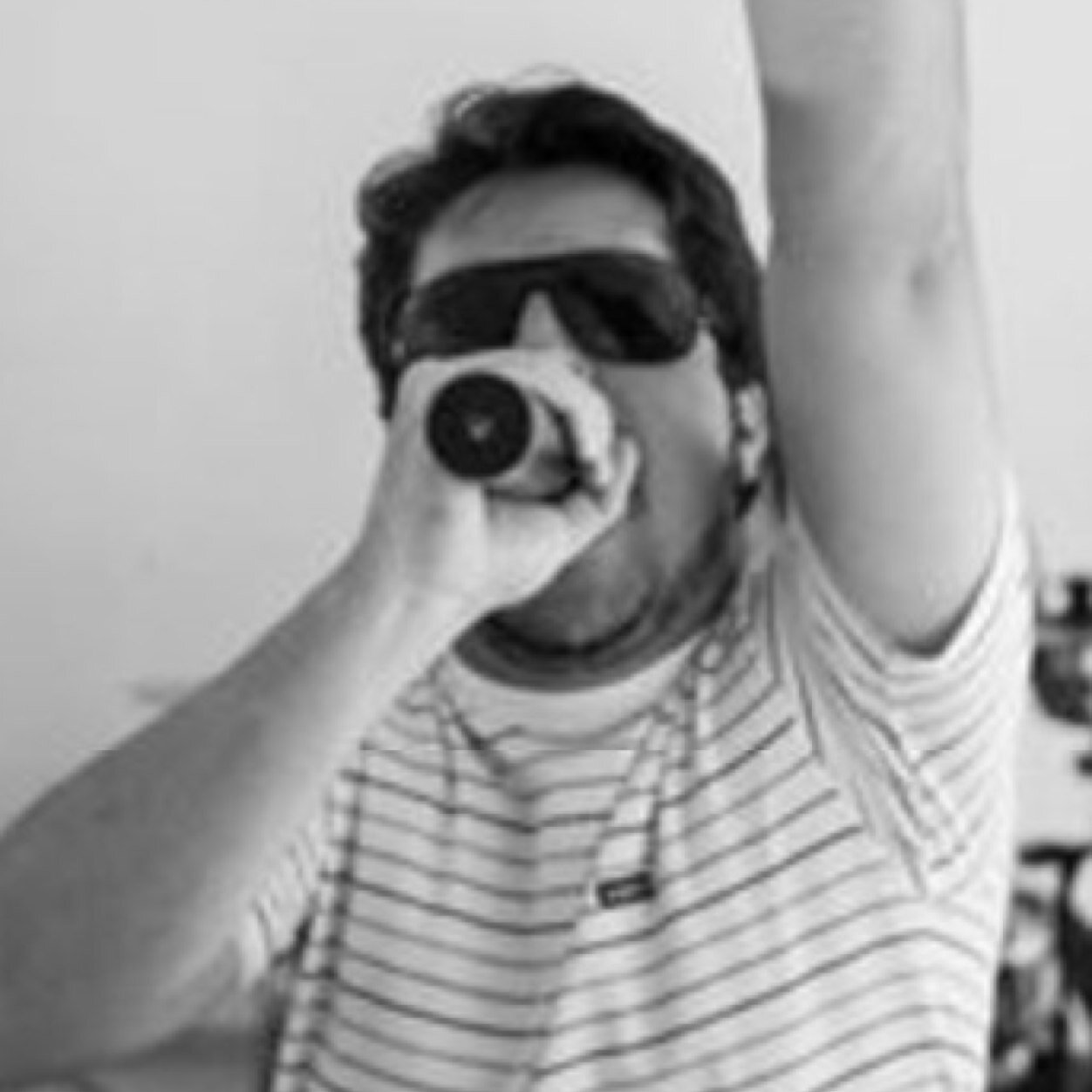 Quem sou eu? Siga e descubra!