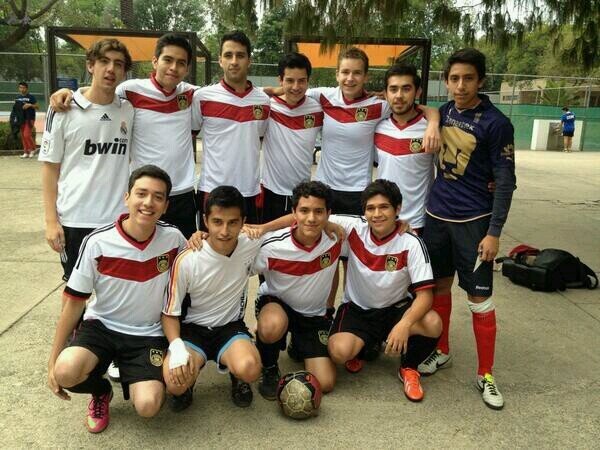 Cuenta oficial de Ladies Fútbol Club.