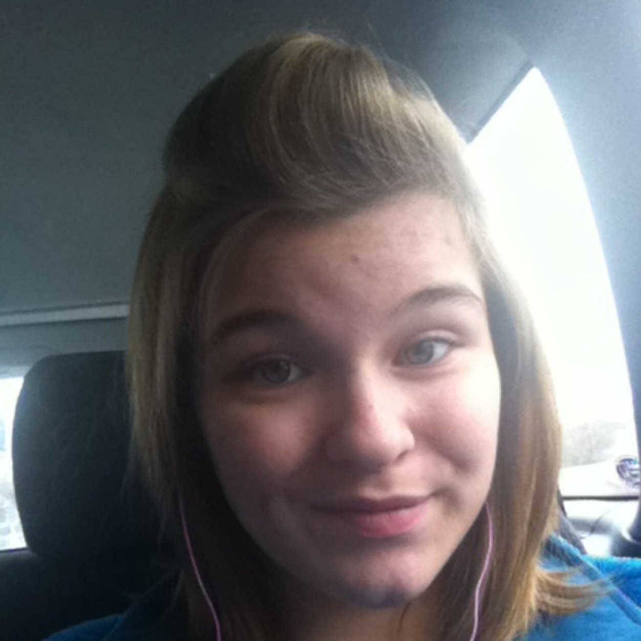 I love all my friends. Folow me and I will love you for ever. I love o2l. Jc is my favorit