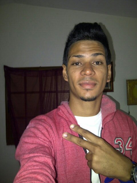 soy un chico sencillo trabajador y me gustaria conoser nuevas amistades busco pareja soy soltero tengo 24 años de edad y me gusta gosar mi whatsaap-8294794771