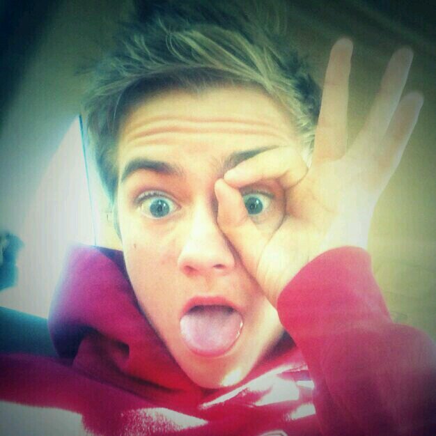 Justin Bieber/Magcon/1D/Emblem3/BTR