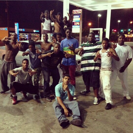 BravoeWorld DedrickWorld StunnaBamWorld #aquarius running to the $ $ $ $ #metrofightclub