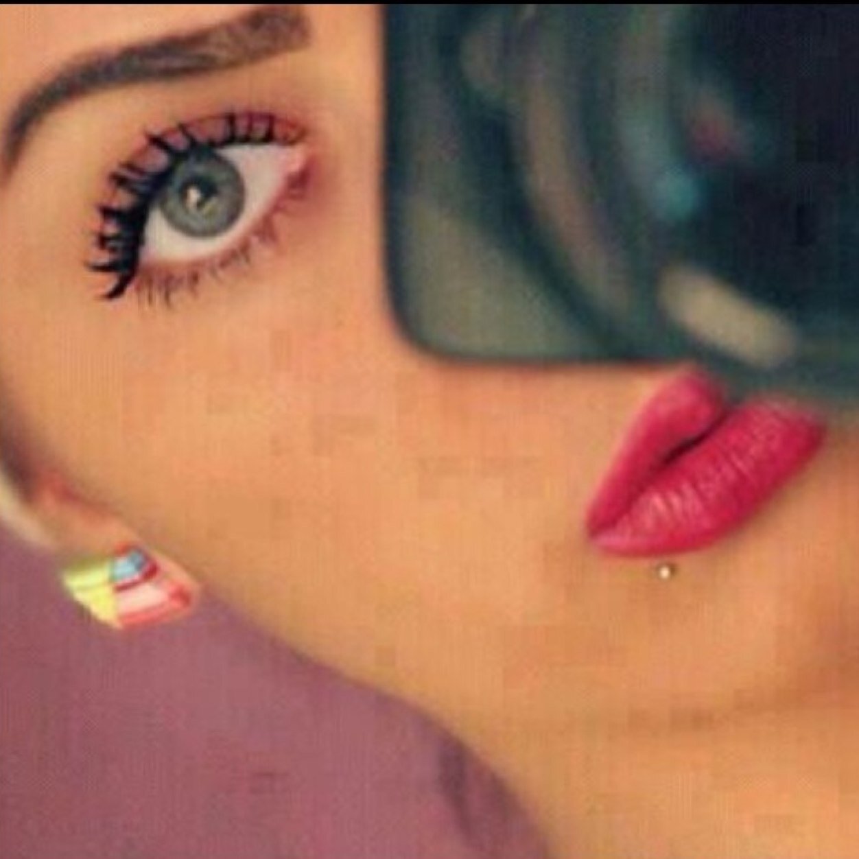 ربي لآ تباعد بيني وبين أبي انت تعلم ب أن سعادتي لآ تكتمل الا بقربہ... Instagram: rahela707 
kik: Ra7ela