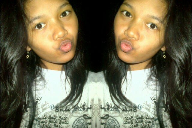 My 1st twitter, 2nd twitter @DindaHariyanti1. I ♥ Allah SWT. | Family | @justinbieber @onedirection @CJRisCJR