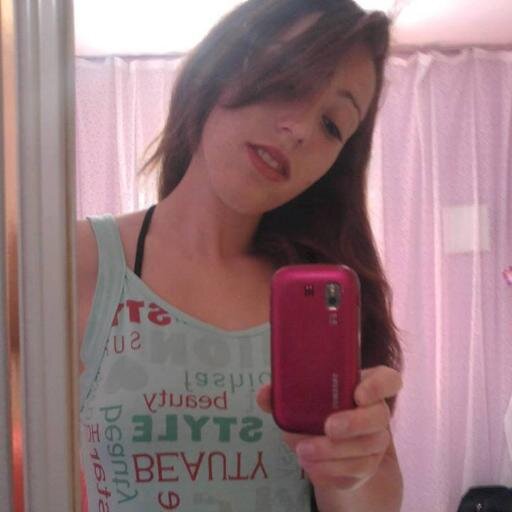 Timida, Ciumenta, Que tem Deus, Familia & Amigos Acima De Tudo e De Todos, 
*--* Q)z(4 , B)D(L ♥