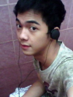 pecinta musik n headphone