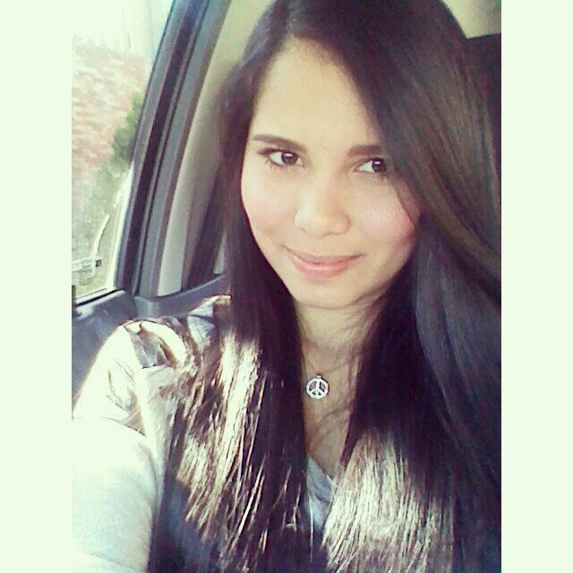 Asistente administrativo, Estudiante de Derecho, Soñadora y amante de la vida... mi debilidad los niños!