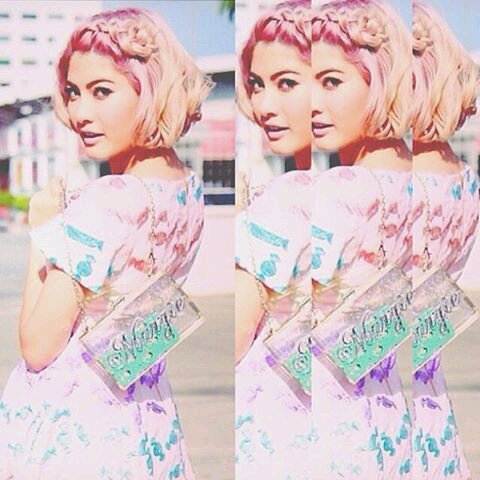 ดีค่ะ I'm ufo Margie Rasri. (ราศรี บาเลนซิเอก้า) อย่าลืมคอยติดตามละครของมาร์กี้กันด้วยน้า :) ทักมาได้น้า ^^*เป็นยูน่ะ* #ไม่ได้แอบอ้างน้ะ real: @margie_rasri ♥