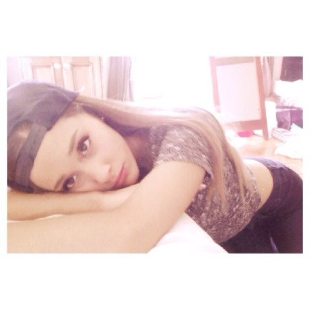 hi, please follow @ihonordemetria ilysm and ur beautiful
