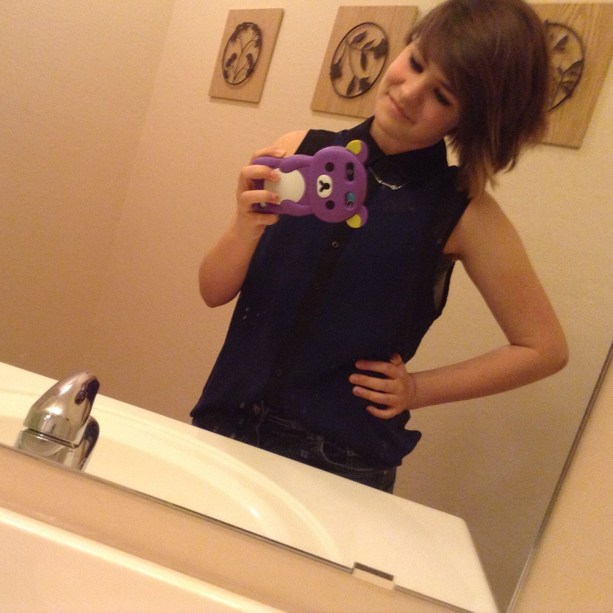 13 years young and sexy! I'm in 8th grade at Ferrucci Jr. High! I play soccer on the JV team! ⚽️ Single as a Pringle