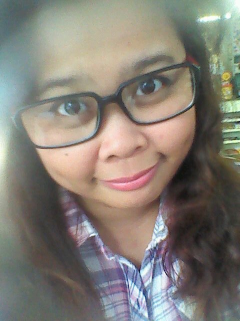 Impulsive. Indifferent. Otaku. Writer. Twisted. Gemini. I love food and my life it's not very ordinary at all.
