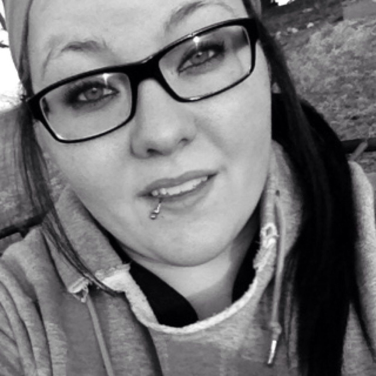 Country girl. Sandwich artist at subway. Senior. Aint got no worries! 18 & care free.