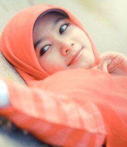 hanya seorang muslimah yang mencoba peduli pada masyarakat
