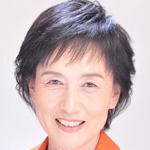 東京都目黒区生まれ、小平に18年住む。色彩、織りの仕事を経て後、地域で介護事業所を仲間と立ち上げ高齢者や障がい者支援、子育て支援活動をおこなう。高齢出産、子ども2人。5年前に市議会議員になる。野山ハイキングが好き。
