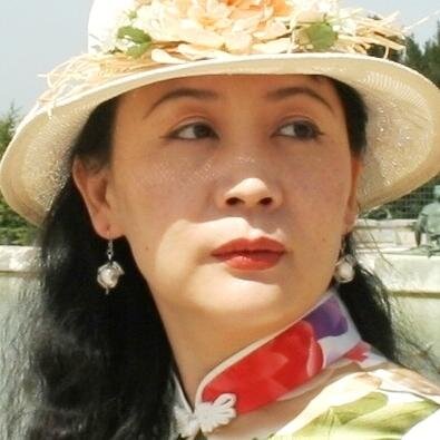 在权力、权威、信仰、国界、种族、性别、职业等一切社会性标志面前的自由人。