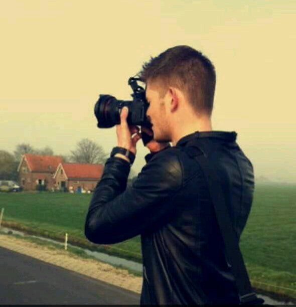 Amateur photographer | 18 years old | Huge MotoGP fan, especially @valeyellow46 | Dutch | Using the Canon EOS 600D