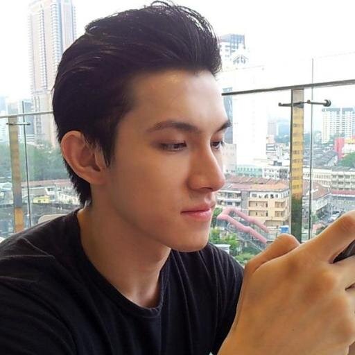 Madura-Australia, ANU-Class of 2003, philosophy junkie, avid reader, Indonesian lover.