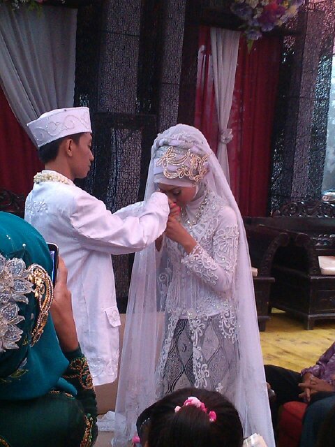 Buat apa mencari yang sempurna,mending sempurnain aja yang ada.. :* with Love *27,04'10*