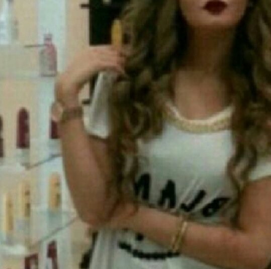 ‏‏انا فتاه كل ما يهمني تسريحه شعري وطلاء أظافري وحمرة شفاهي .. وموقنه ب اني جميله، ومن يعترض ف عليه أن يلمس السمآء اولا ..!#