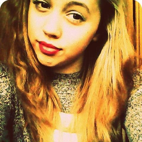 hi its chloe I love to sing and dance and I love one direction my fave is hary and niall if you follow me i will follow back