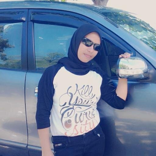 lahir di gorontalo, 27-06-1986, Istri dari Uthun Mahajani