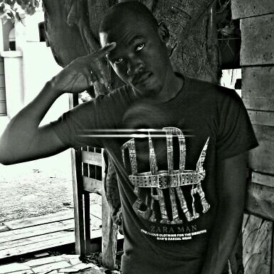 am just myself an love keeping friends