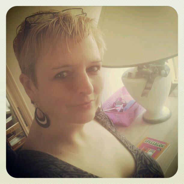 dutchnicky's profile picture. Woon in Emmen, trotse moeder van 3 kinderen, 2 bonuskinderen en 3 kleinkinderen. Fan van FC Emmen Hobby's zijn computeren, lezen en films kijken