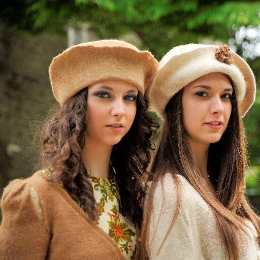 A small Alpaca Farm in North France- producing award winning animals and handcrafting 100% Alpaca clothing and jewellery. Also showcasing Jades papier mache art
