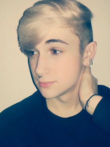 I'm myself. Be free and always love me ♡ ;)