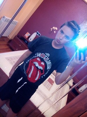 AAlexnieto2000's profile picture. la vida me dio dos piernas para jugar a futbol no para edtar detras de una chica a la q no intereso