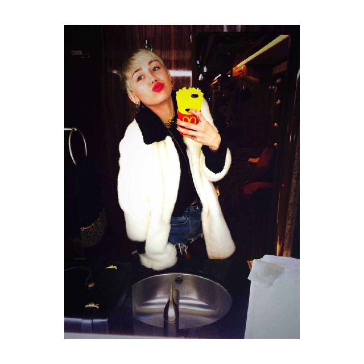 +18. Mi vida estará completa hasta que conozca a Miley Cyrus❤️.