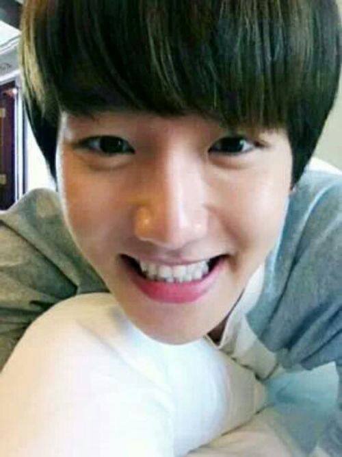 Dont follow this account :) Please follow @jaibaekhyun instead of this account. Thank you guys :)