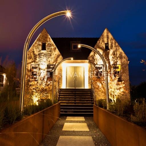 Dutch garden designer of exclusive gardens and exterior designs, outdoor related products. The garden design company was formed in 2004 by Erik van Gelder