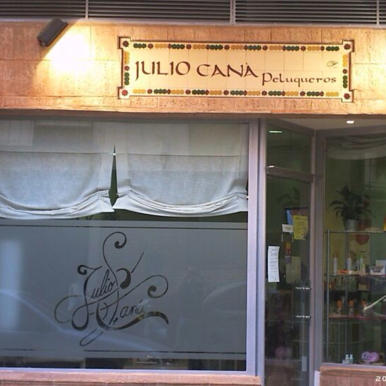 SALON DE PELUQUERIA Y ESTETICA 
957 25 14 95