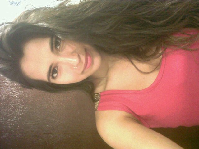 mariapiacorrea's profile picture. Aprendí que no se puede dar marcha atrás, que la esencia de la vida es ir hacia adelante. La vida, en realidad, es una calle de sentido único ... & TopAndFresh