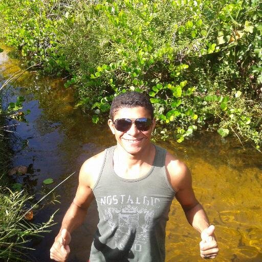 O que q adianta o homem conquistar o mundo, se não é dono da própria alma.
Sejamos pois solidários, pq dessa vida nada levamos.